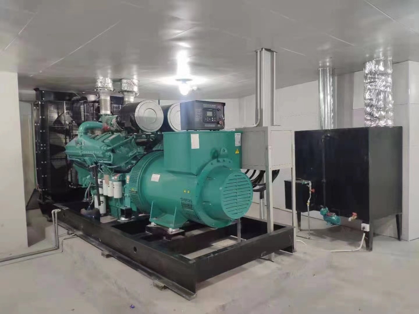 <strong>柴油發(fā)電機(jī)組潤滑油壓力過低可能引起的原因和排除方</strong>